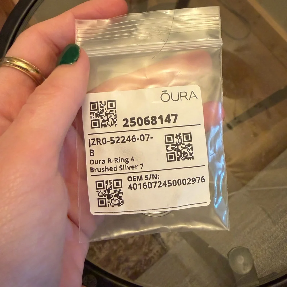 **BATTERY ISSUE - DESCRIPTION** Oura Ring Gen4 - Brushed Silver, Size 7